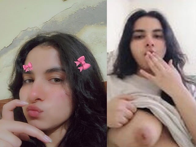 സുന്ദരിയായ പെൺകുട്ടി അവളുടെ വെളുത്ത മുലകൾ കാണിക്കൂ